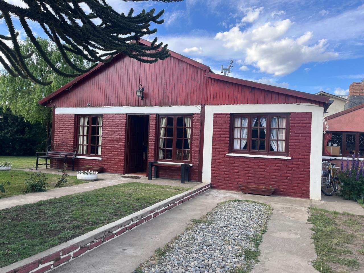 Casa con Patio y Parrilla, en Dina Huapi.